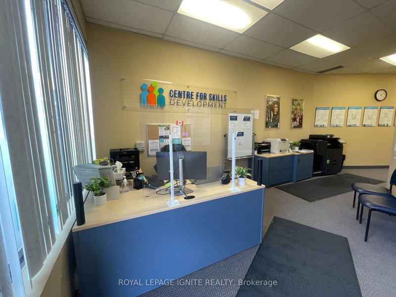 1395 Abbeywood Dr photo 2