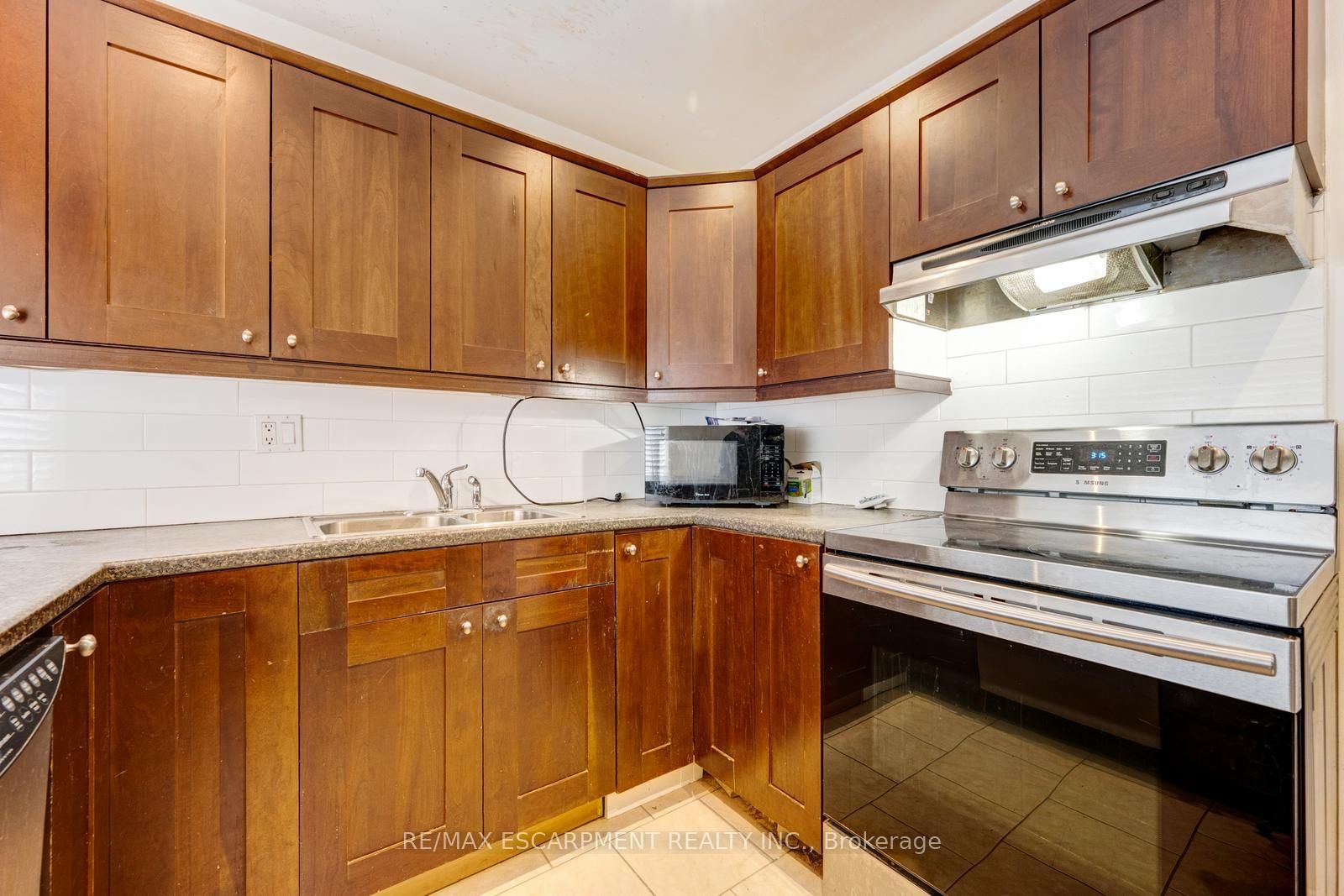 16 Woodward Avenue • Brampton, ON photo 12
