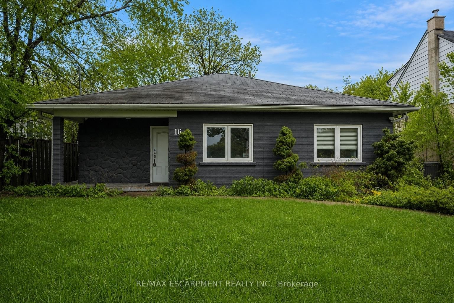 16 Woodward Avenue • Brampton, ON photo 4