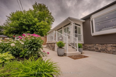 21 Elizabeth Street • Halton Hills, ON photo 2