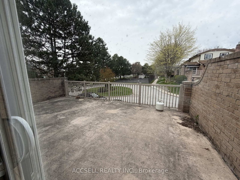 4 - 1510 Upper Middle Road