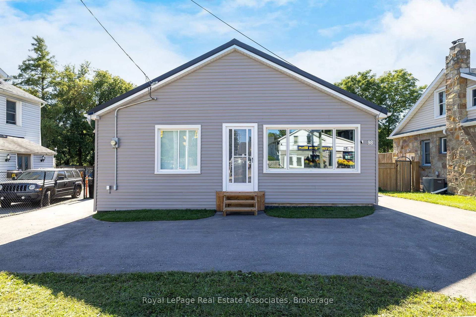 98 Main Street N • Halton Hills, ON photo 1