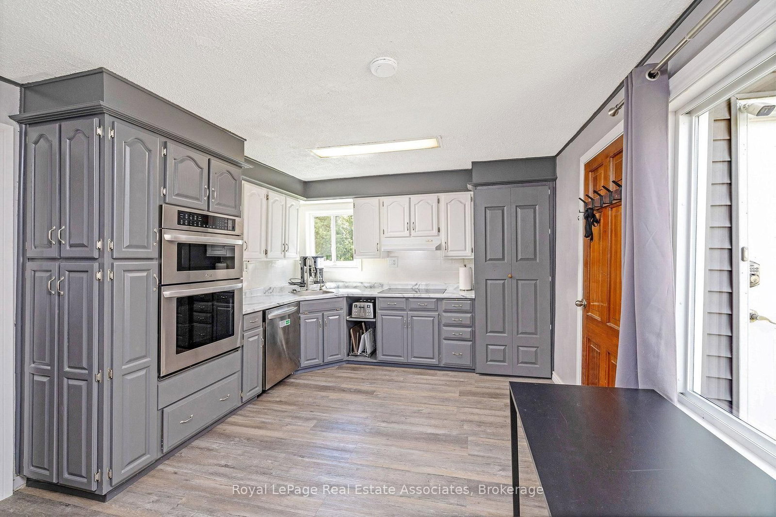 98 Main Street N • Halton Hills, ON photo 14