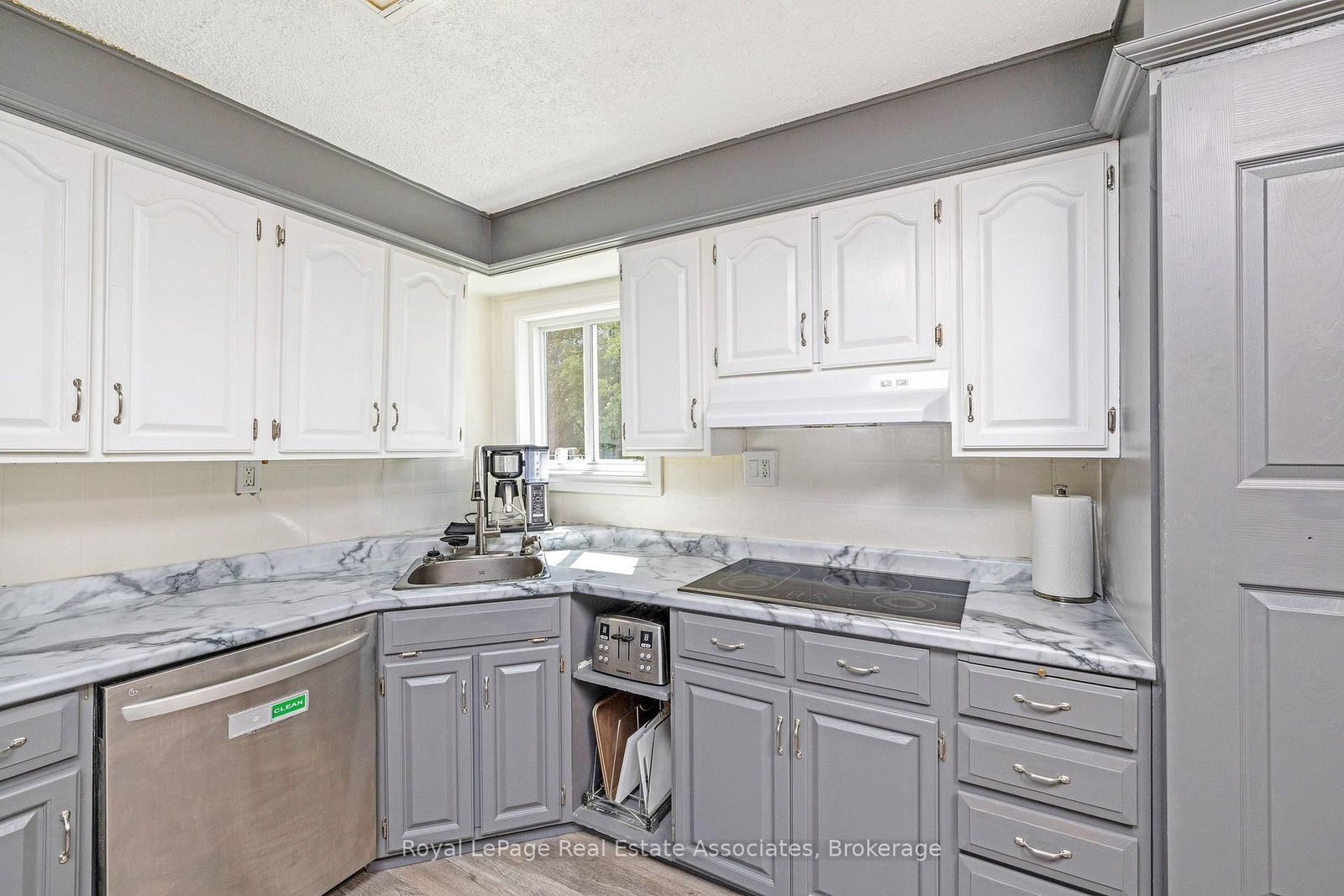 98 Main Street N • Halton Hills, ON photo 15