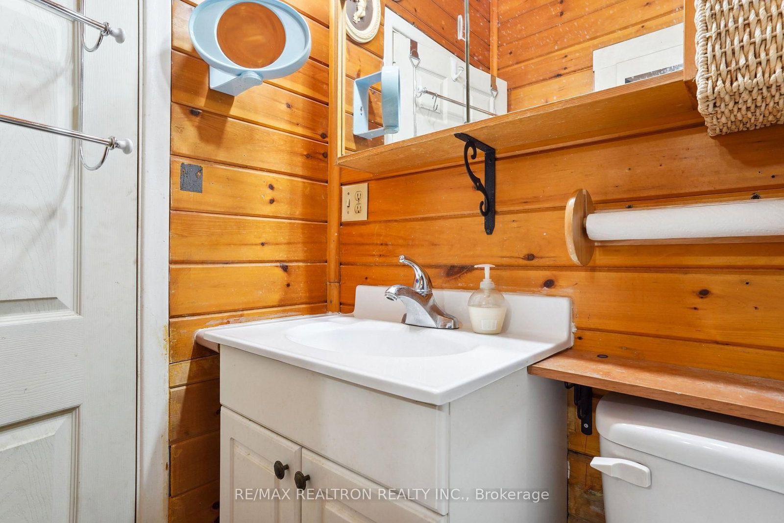 Main Level 2 Bedroom-2585 Lake Shore Blvd, Toronto, view 13