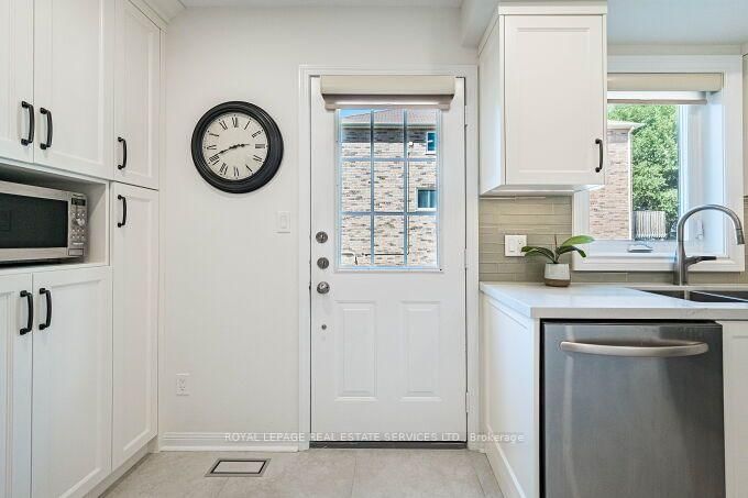 454 St Johns Road • Toronto, ON photo 10