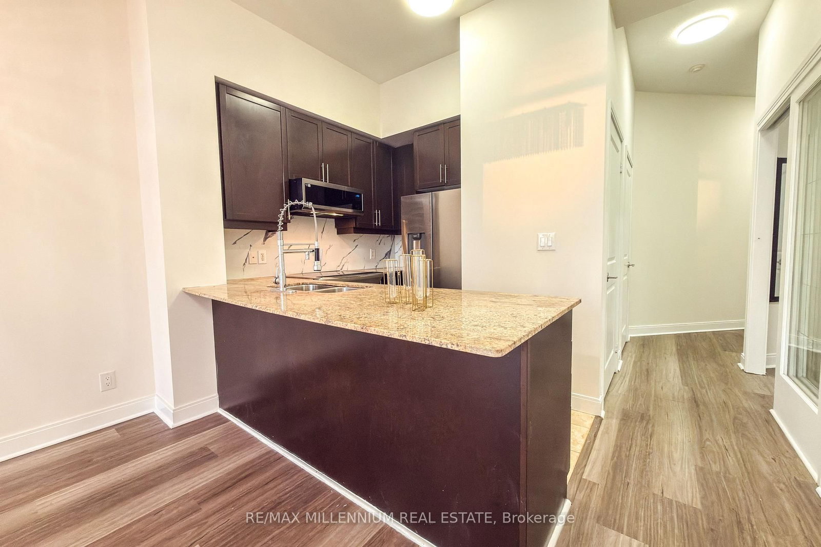 LPH06-80 Absolute Ave, Mississauga, view 12