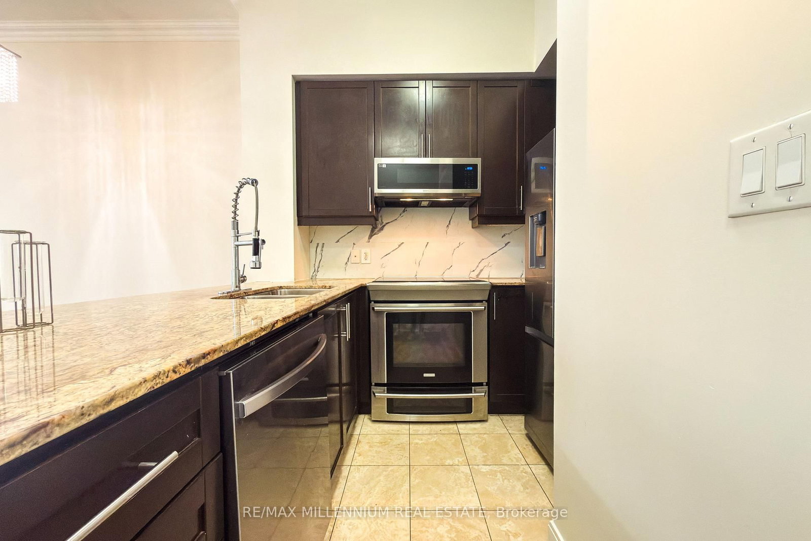LPH06-80 Absolute Ave, Mississauga, view 13