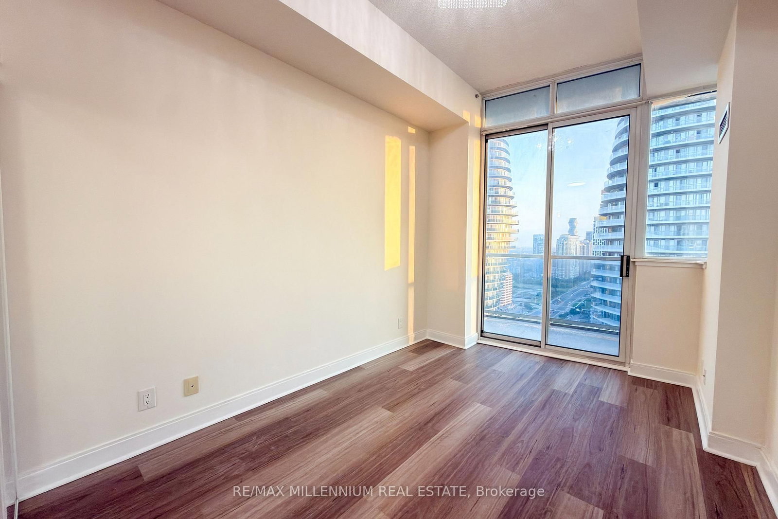 LPH06-80 Absolute Ave, Mississauga, view 17