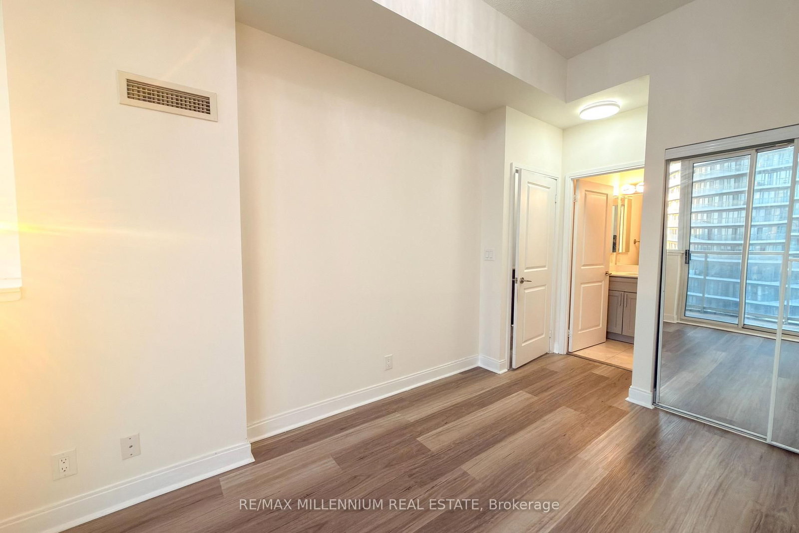 LPH06-80 Absolute Ave, Mississauga, view 19