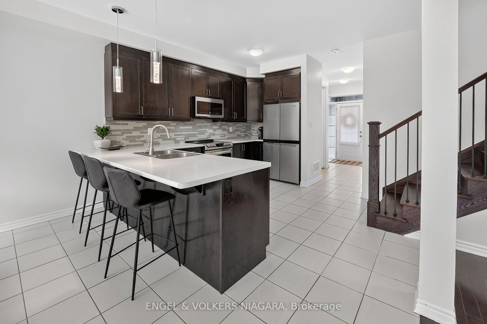 1221 Rose Way S • Milton, ON photo 8
