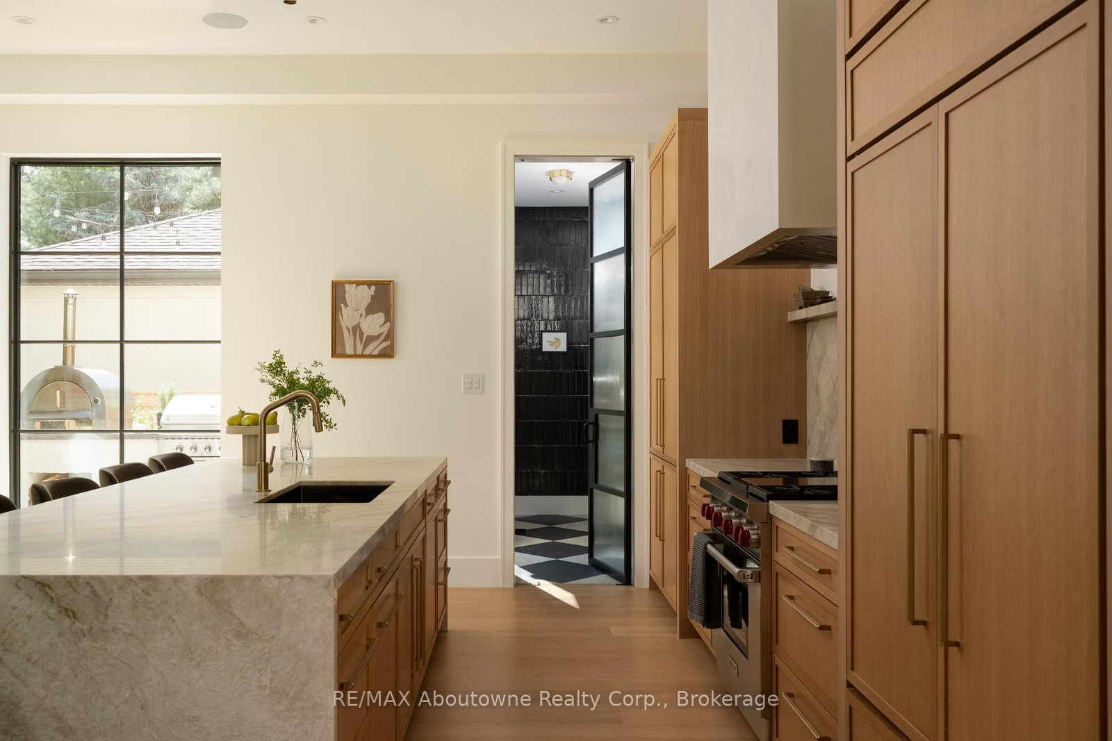 203 Weybourne Road • Oakville, ON photo 11