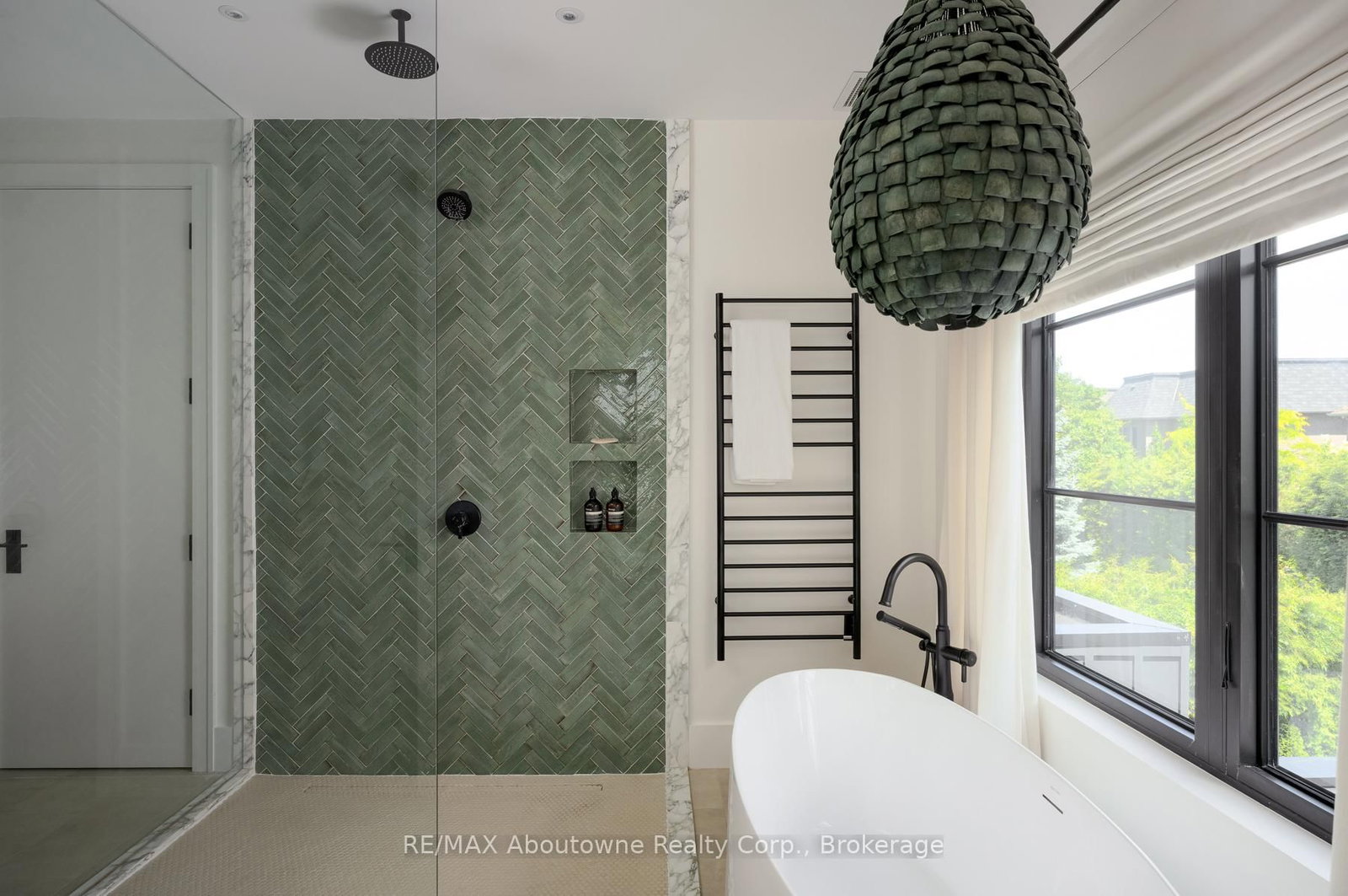 203 Weybourne Road • Oakville, ON photo 21