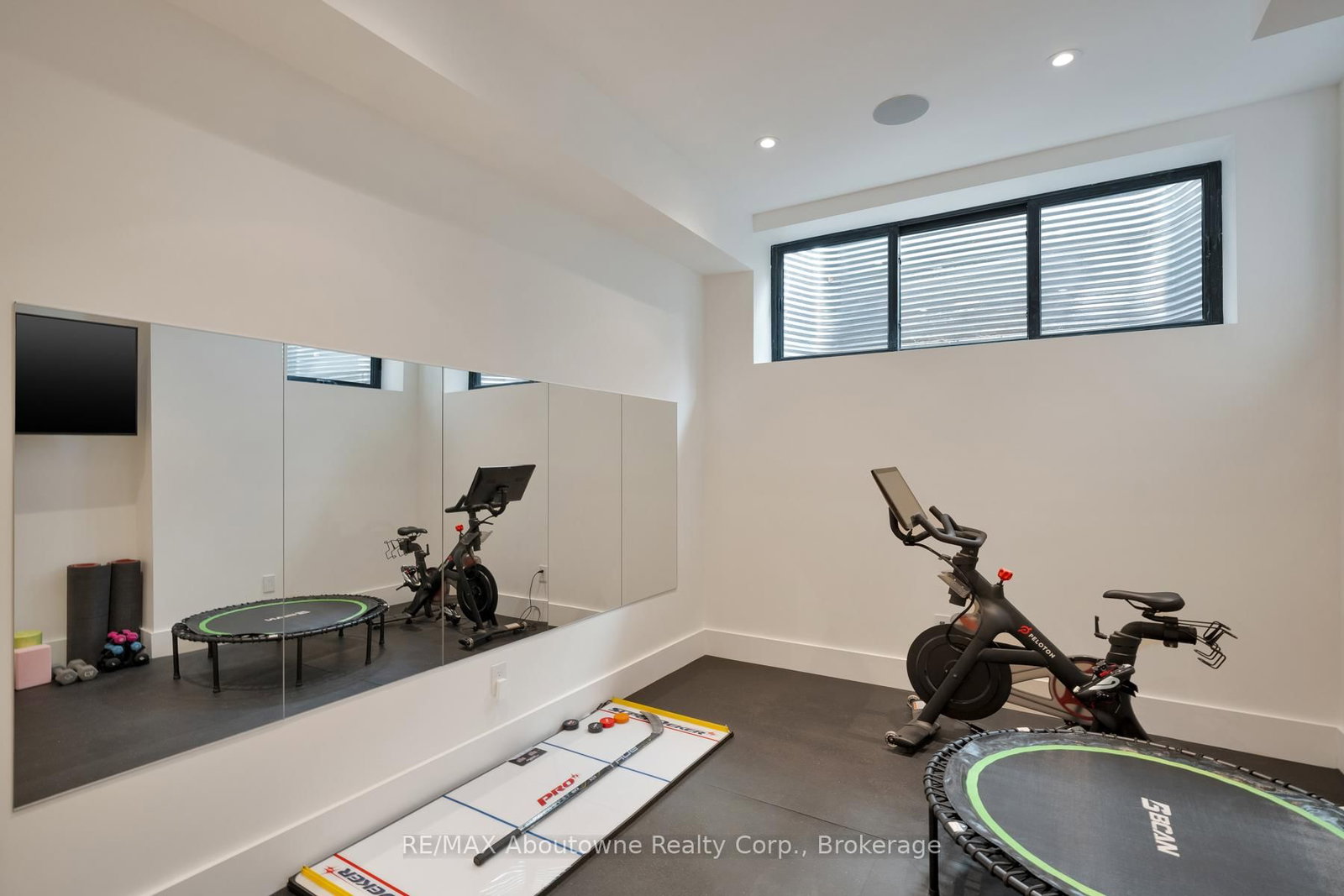 203 Weybourne Road • Oakville, ON photo 38