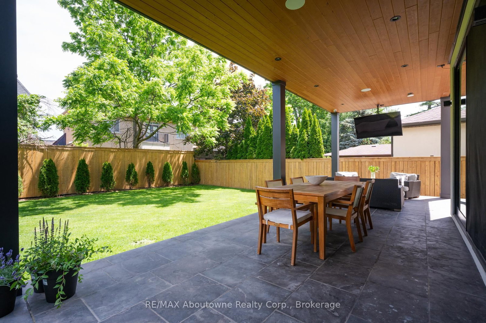 203 Weybourne Road • Oakville, ON photo 42