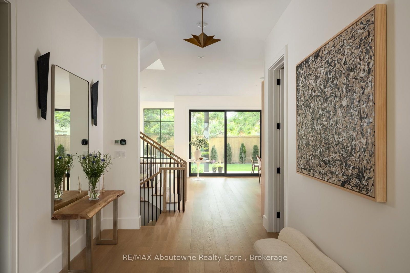 203 Weybourne Road • Oakville, ON photo 8