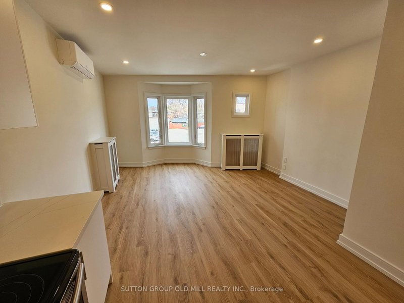 2nd Floor - 3293 Dundas Street W