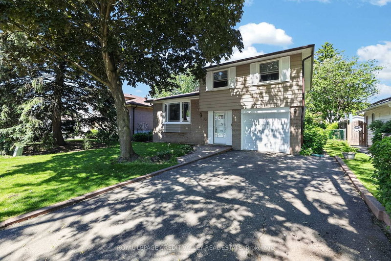 32 Farmington Drive
