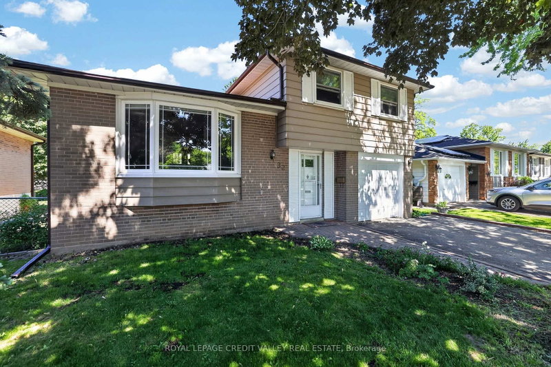 32 Farmington Drive