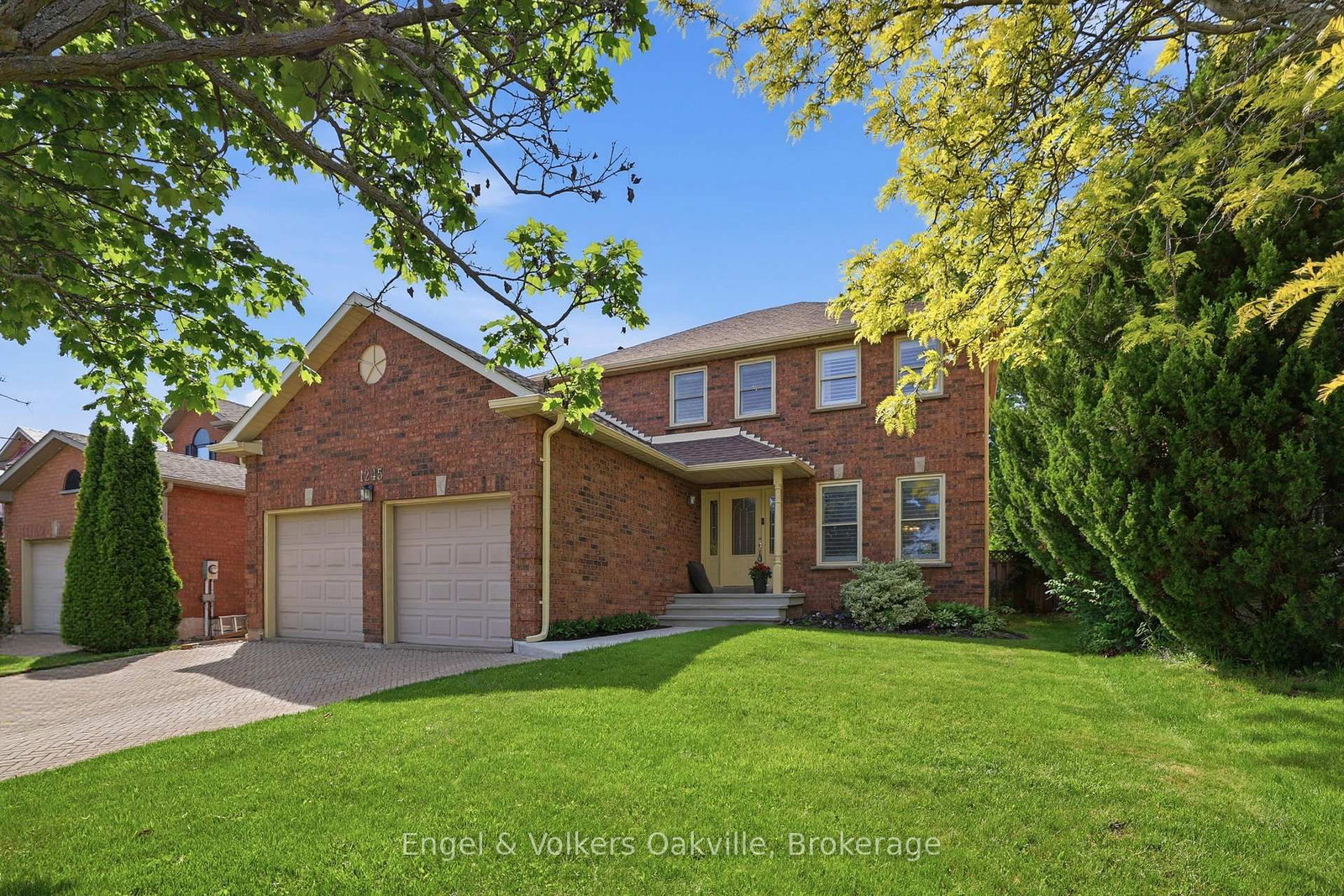 1245 Creekside Drive • Oakville, ON photo 1