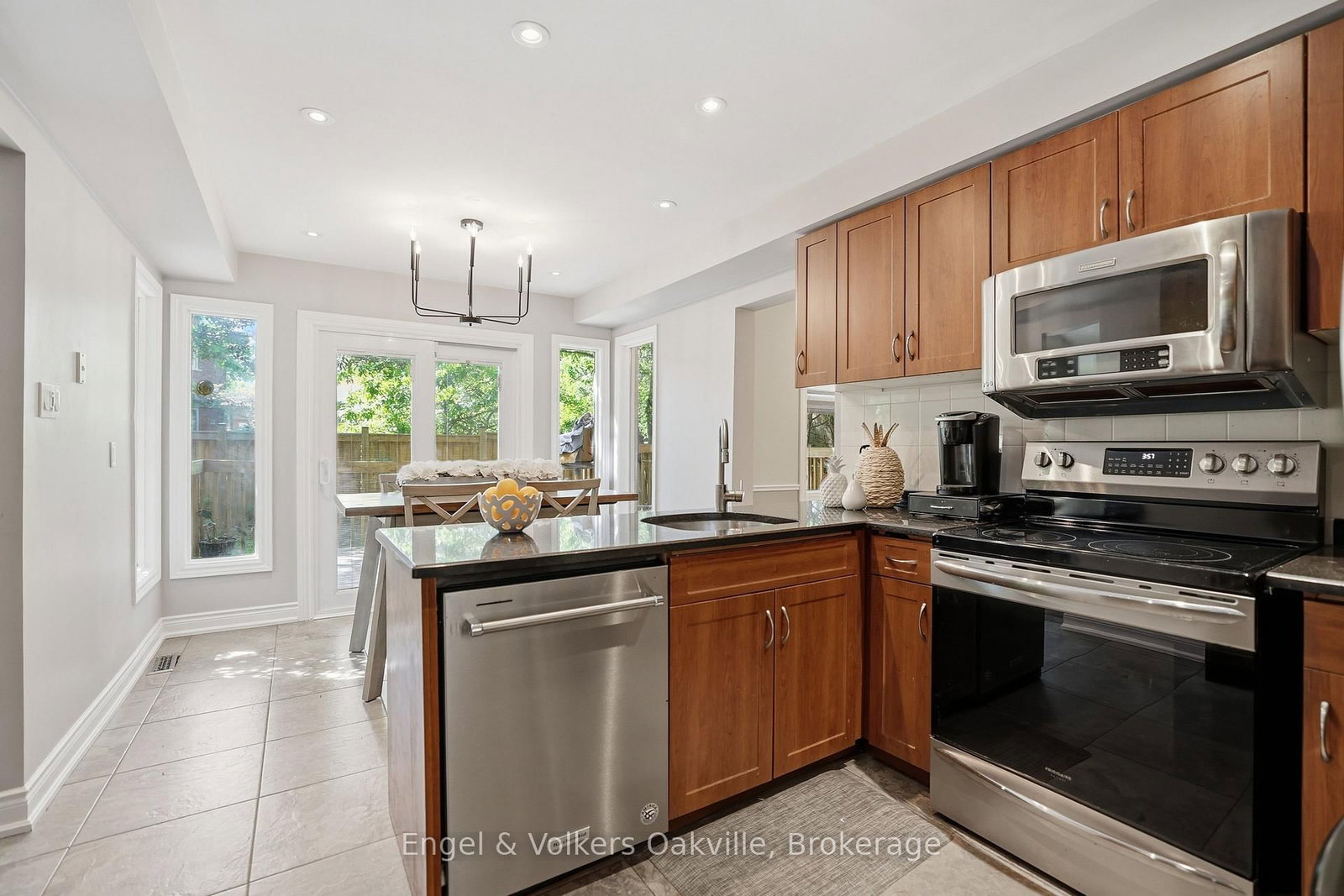 1245 Creekside Drive • Oakville, ON photo 10