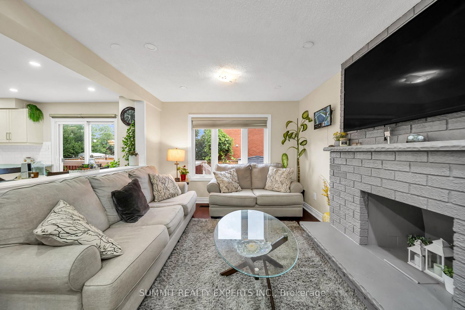 29 Coronation Circle • Brampton, ON photo 15