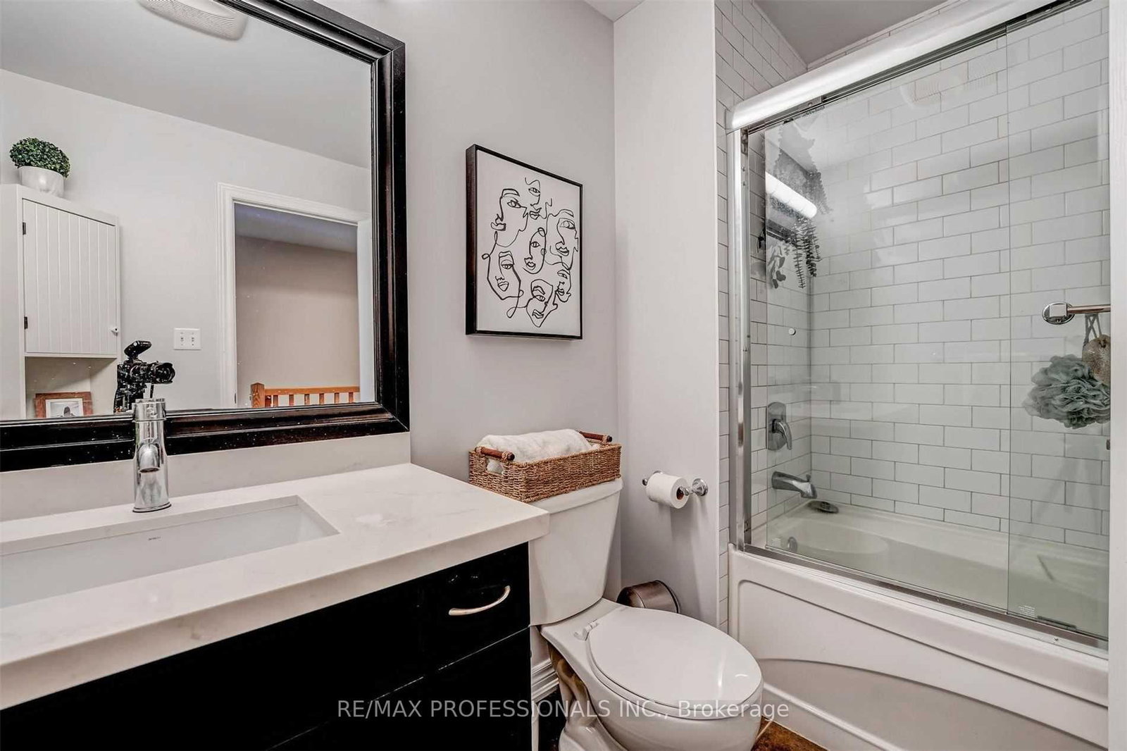 676 Rowley Common • Burlington, ON photo 17
