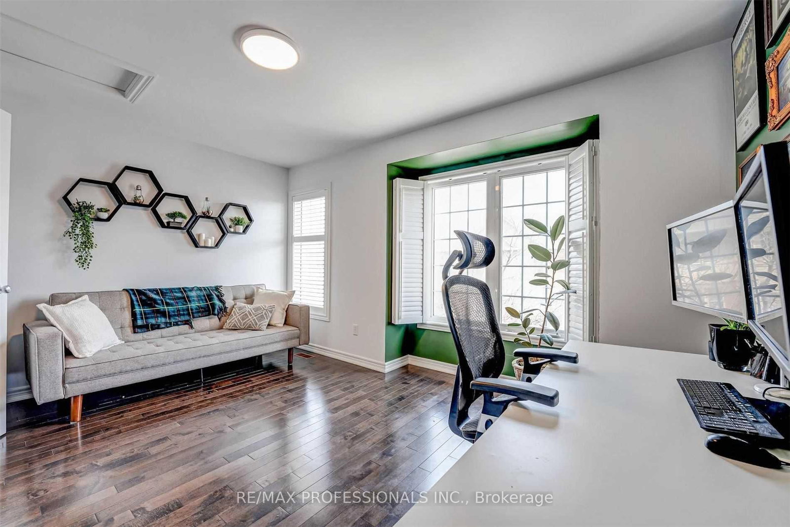 676 Rowley Common • Burlington, ON photo 23