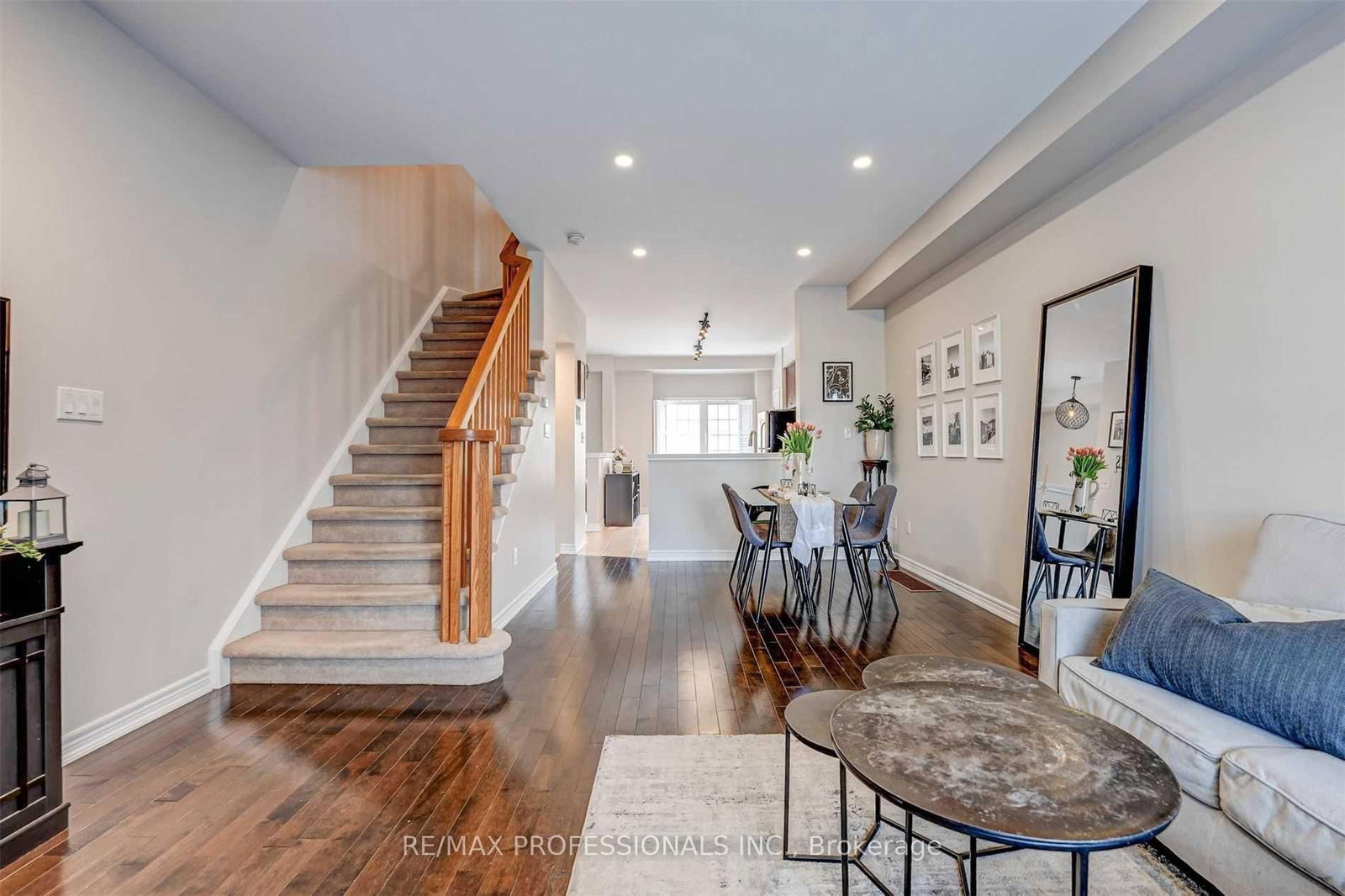 676 Rowley Common • Burlington, ON photo 8