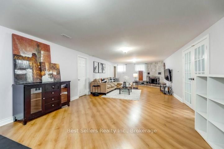 12 Bowshelm Mississauga,ON L5N 1K1 — Photo 11