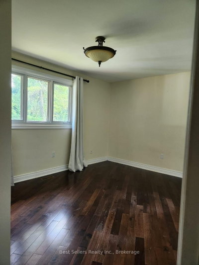 12 Bowshelm Mississauga,ON L5N 1K1 — Photo 6