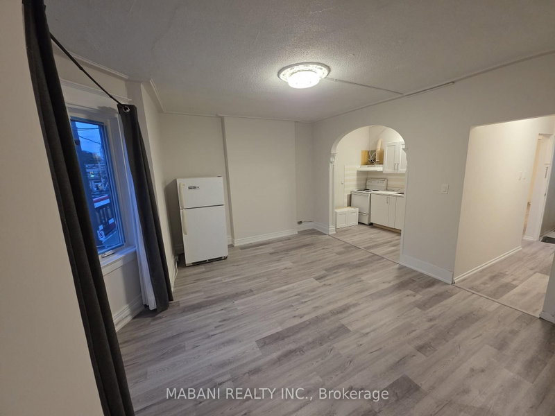 2239 Dundas Street W