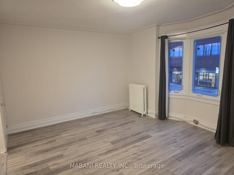 2239 Dundas St W photo 4