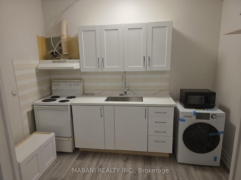 2239 Dundas St W photo 5