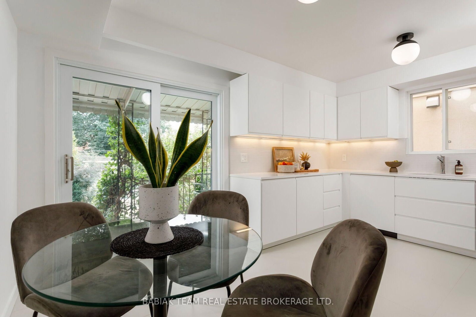 220 Medland Street W • Toronto, ON photo 11