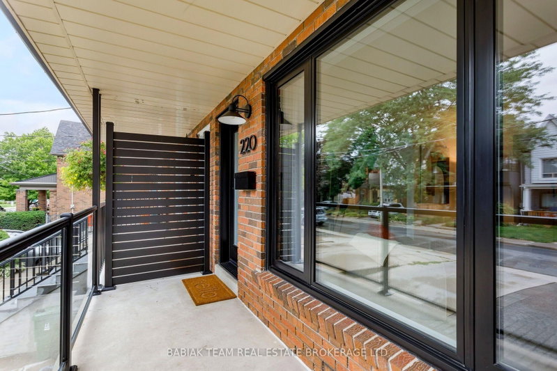 220 Medland Street W