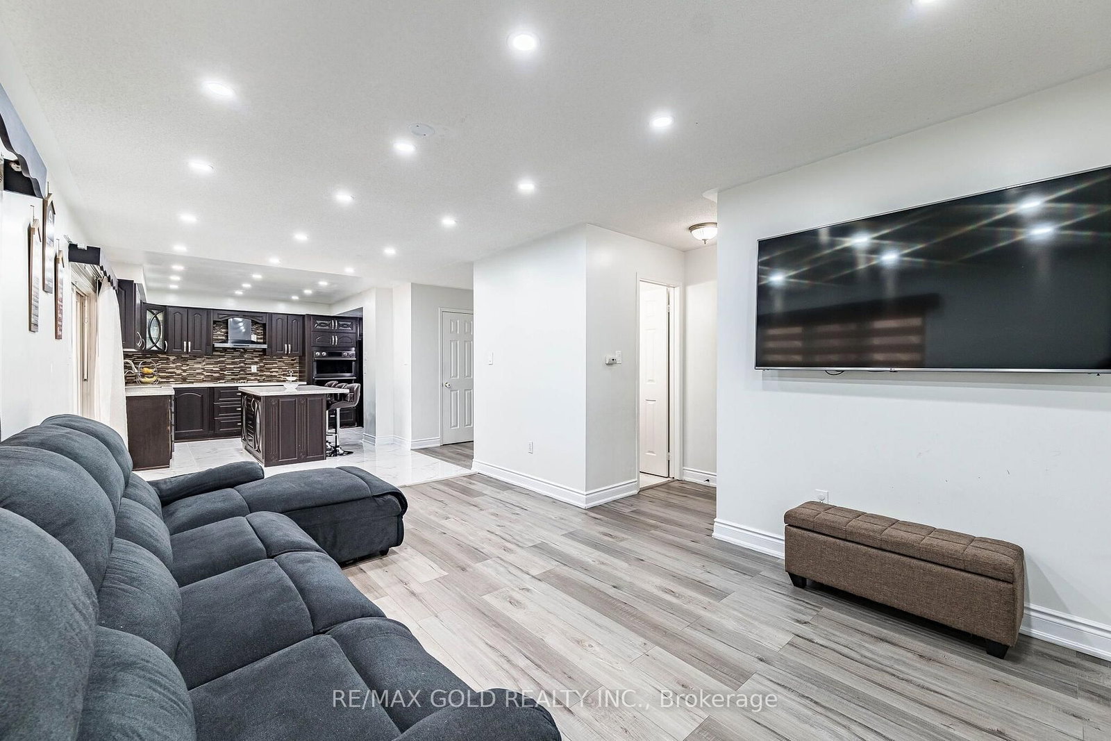 60 Four Seasons Circle • Brampton, ON photo 16