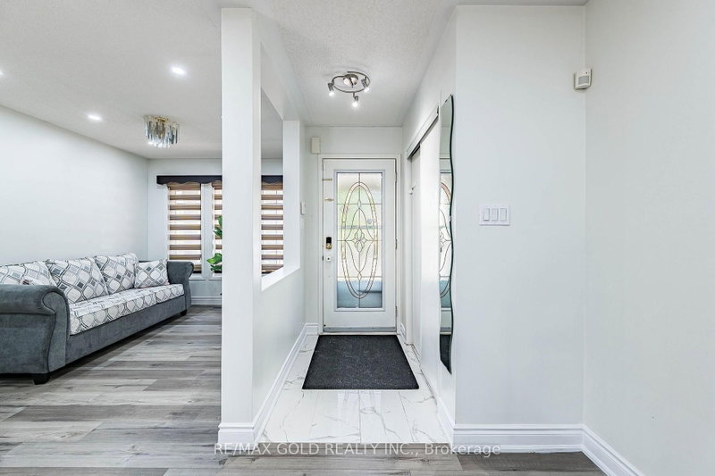60 Four Seasons Brampton,ON L7A 2A7 — Photo 4