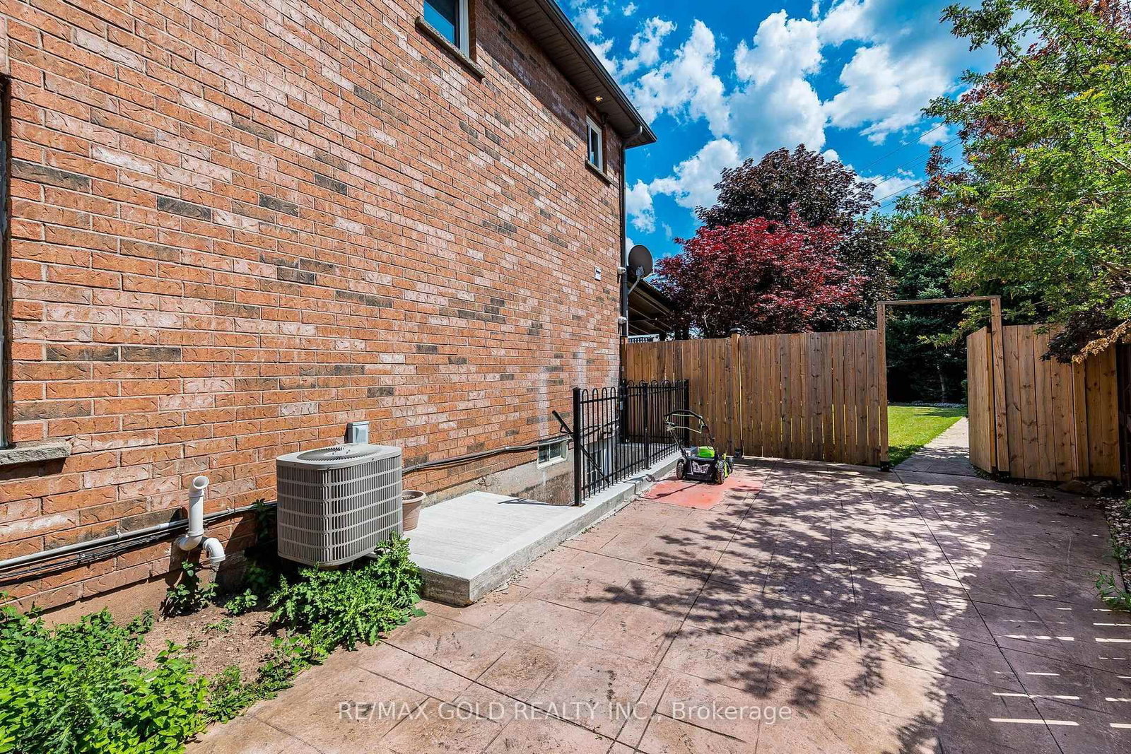 60 Four Seasons Circle • Brampton, ON photo 41