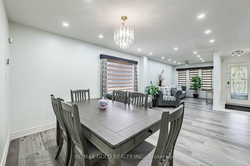 60 Four Seasons Brampton,ON L7A 2A7 — Photo 9