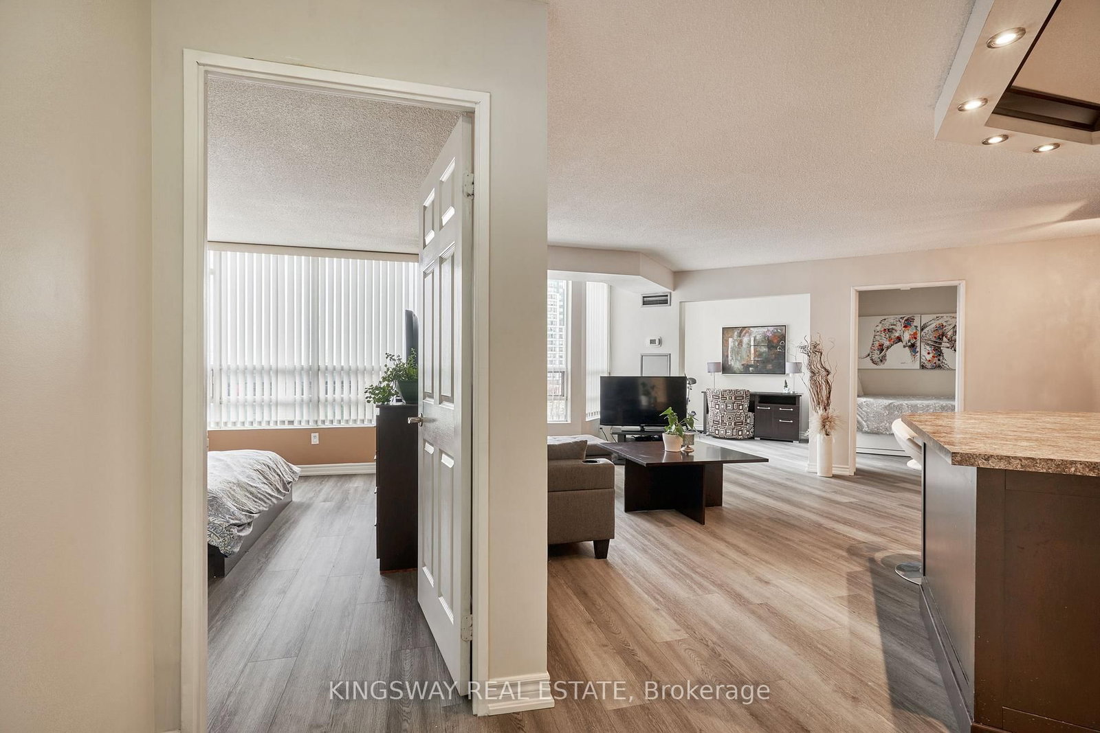50 Kingsbridge Garden Circle • #510 • Mississauga, ON photo 17