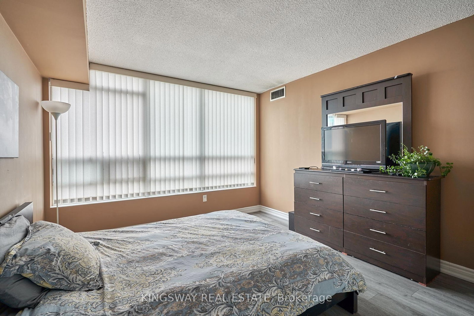 50 Kingsbridge Garden Circle • #510 • Mississauga, ON photo 19