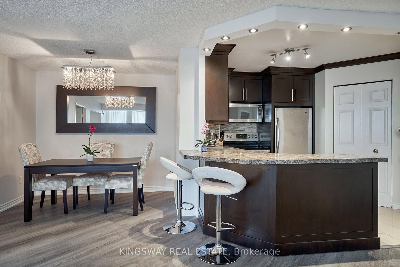 50 Kingsbridge Garden Circle • #510 • Mississauga, ON photo 9