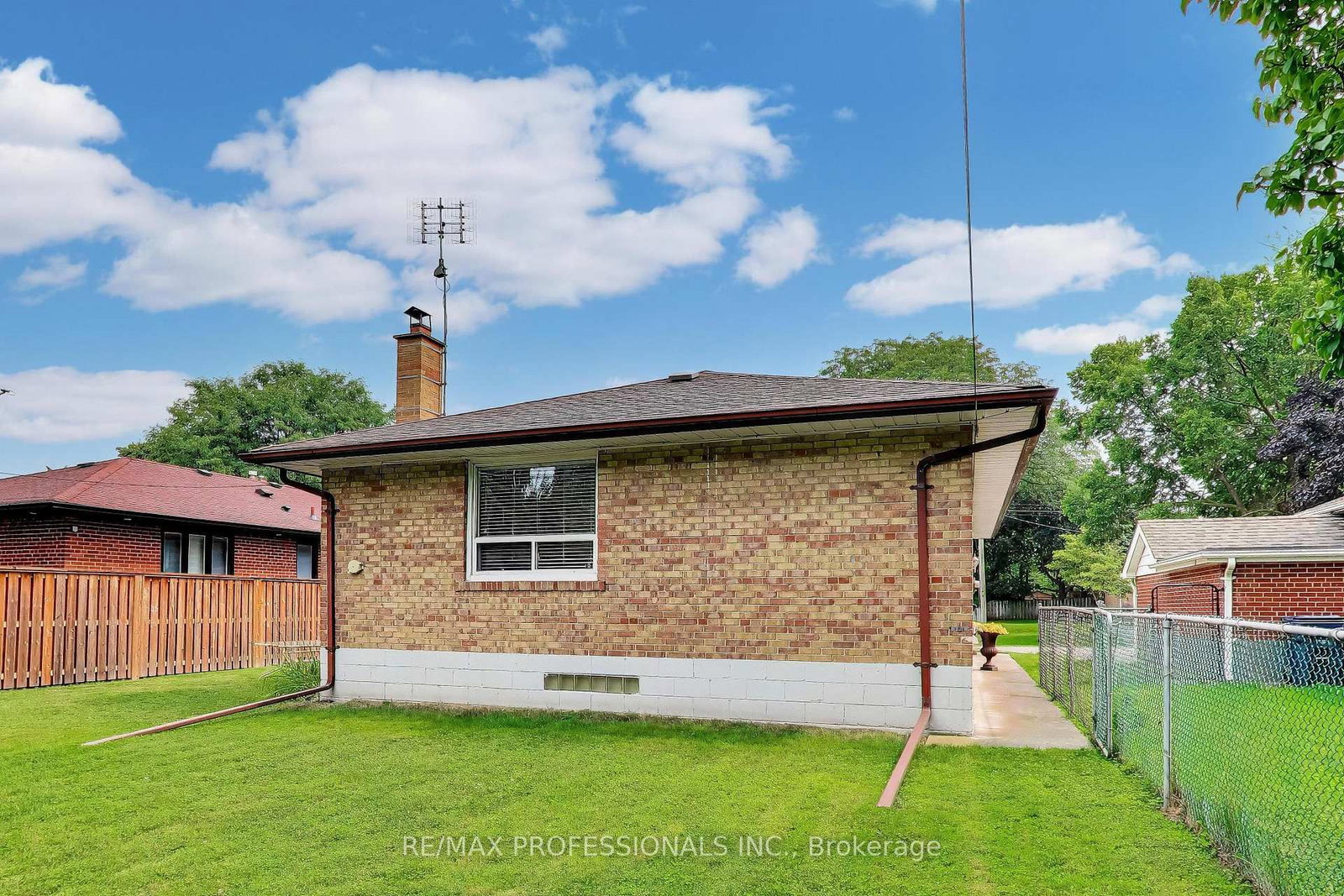 24 Beaverbrook Avenue • Toronto, ON photo 32