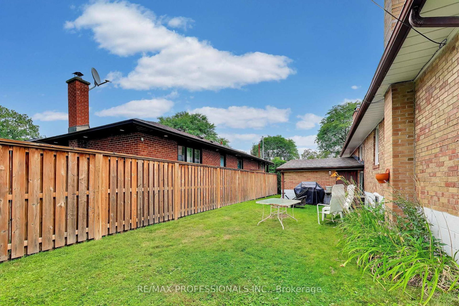 24 Beaverbrook Avenue • Toronto, ON photo 35