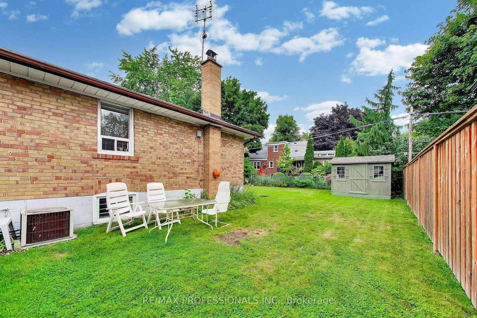 24 Beaverbrook Avenue • Toronto, ON photo 36