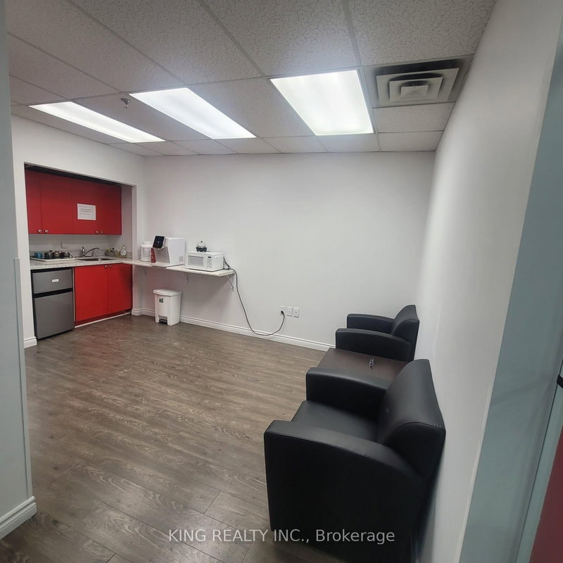 2600 Skymark Ave photo 4
