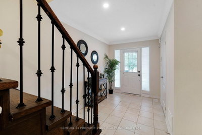 12 Lothbury Drive • Brampton, ON photo 4
