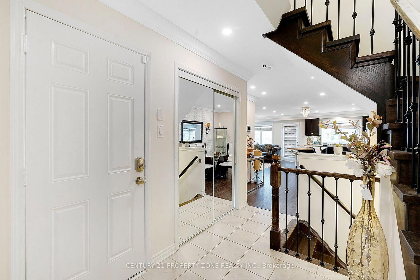 12 Lothbury Drive • Brampton, ON photo 5