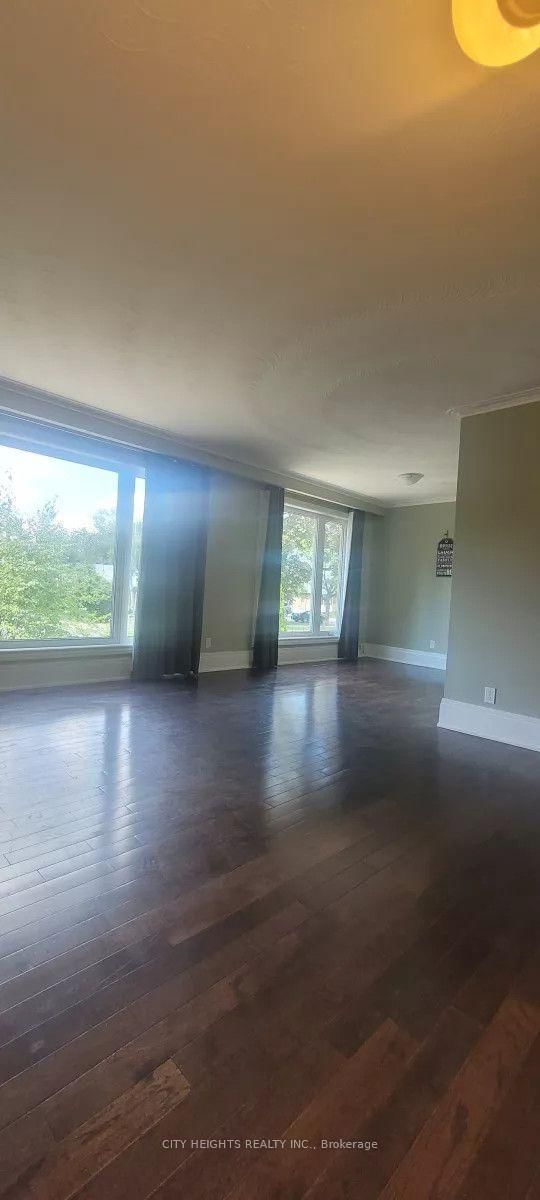 Upper - 2690 Truscott Drive